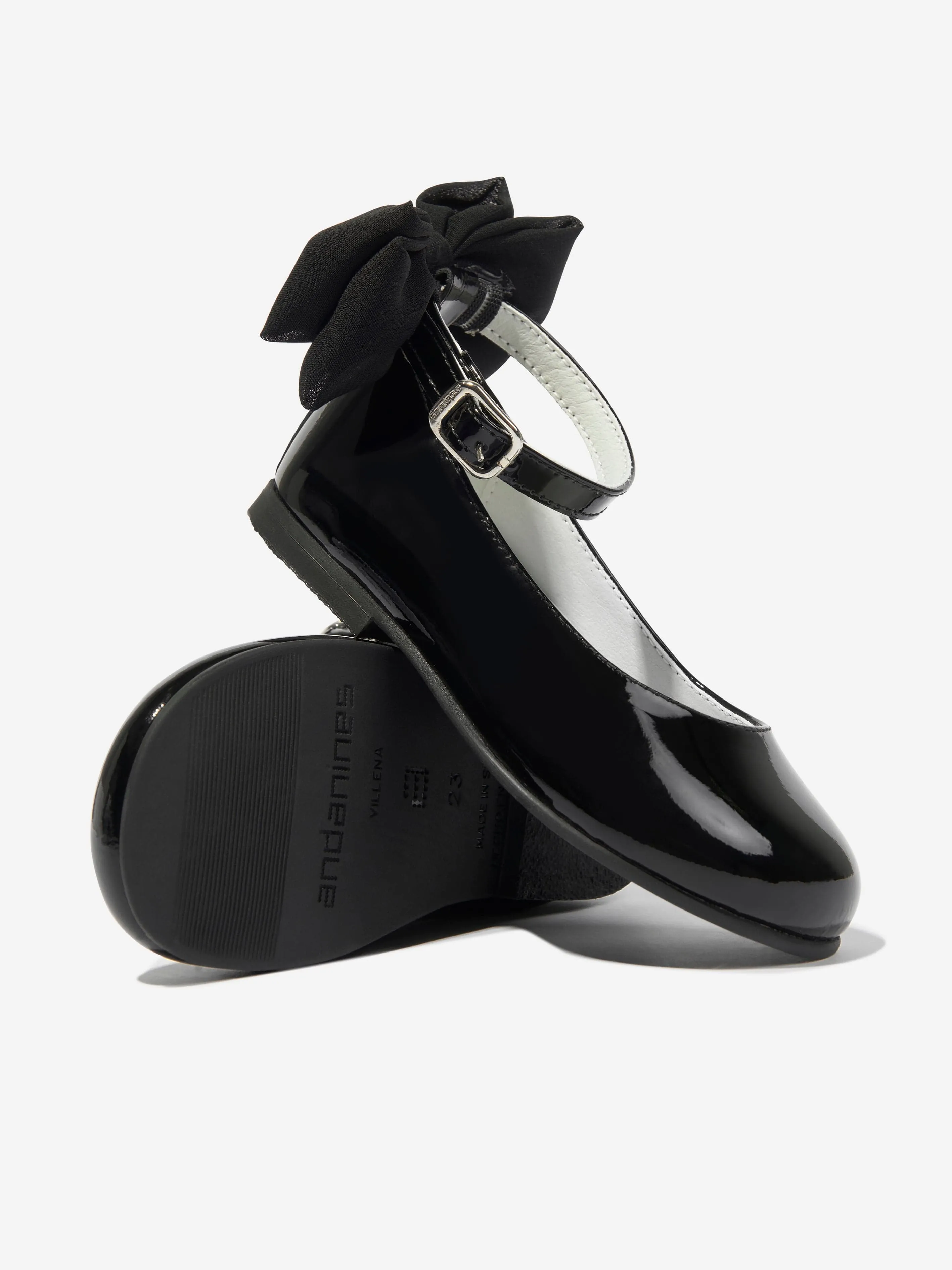 Andanines Girls Patent Leather Bow Shoes in Black