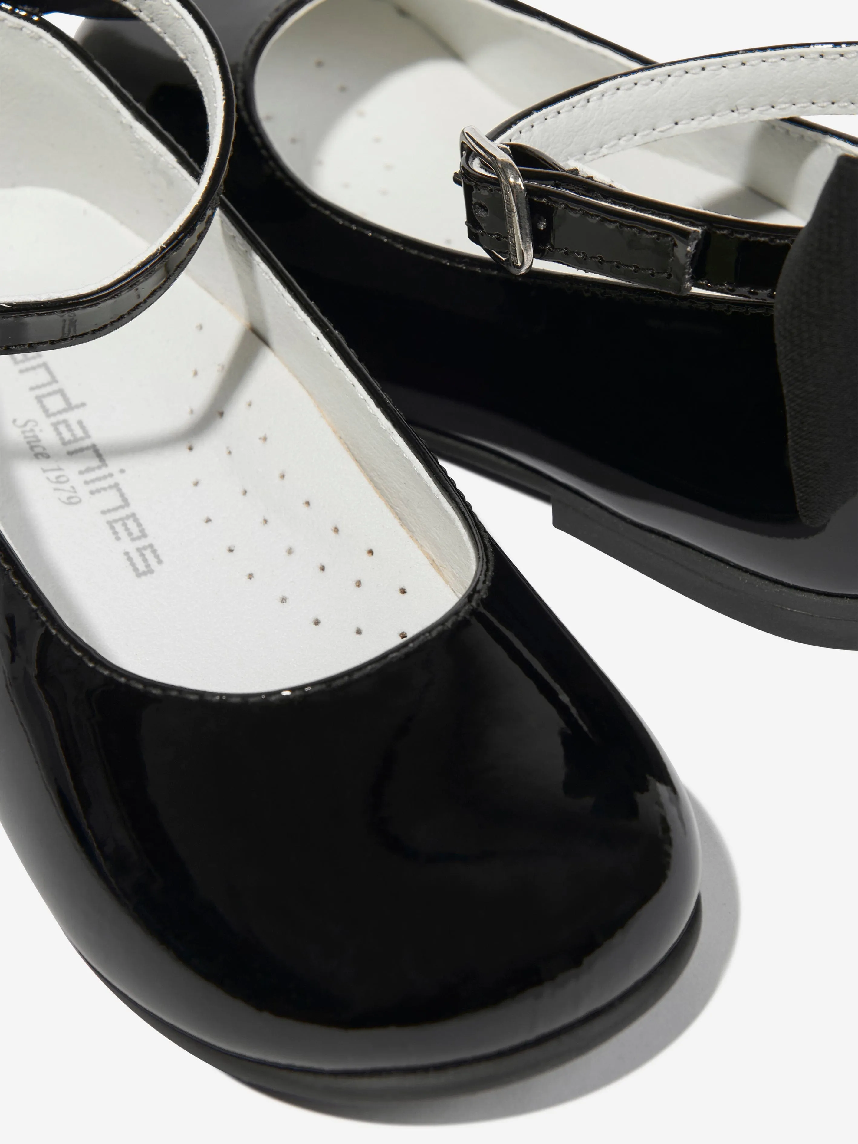 Andanines Girls Patent Leather Bow Shoes in Black