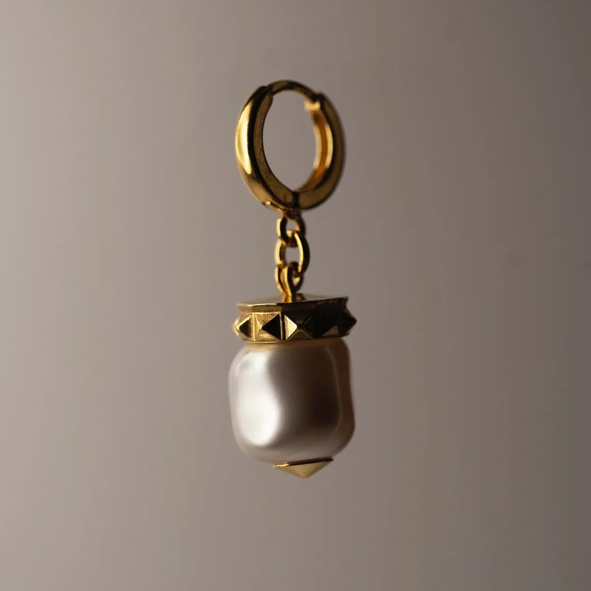 Baroque pearl earring