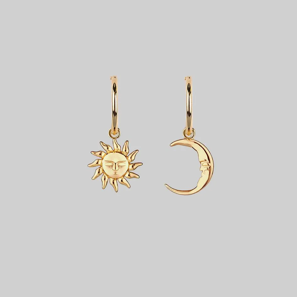 ELIN. Sun & Moon Hoop Earrings - Gold