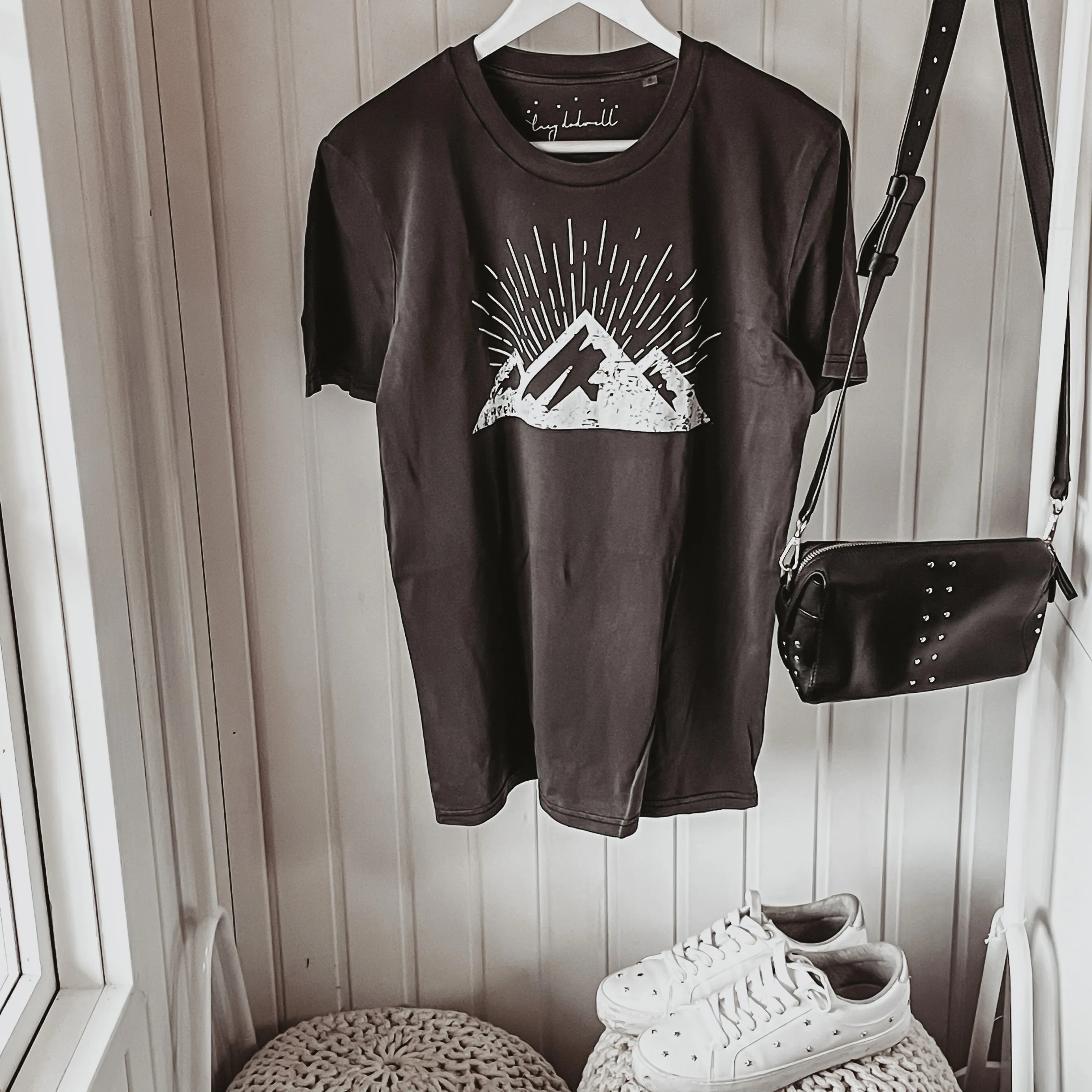 Mountains vintage black boyfriend tee