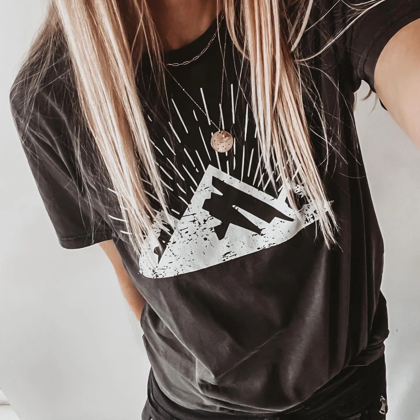 Mountains vintage black boyfriend tee