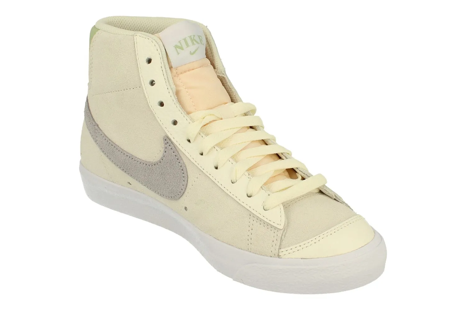 Nike Womens Blazer Mid 77 Trainers Fn7775 100