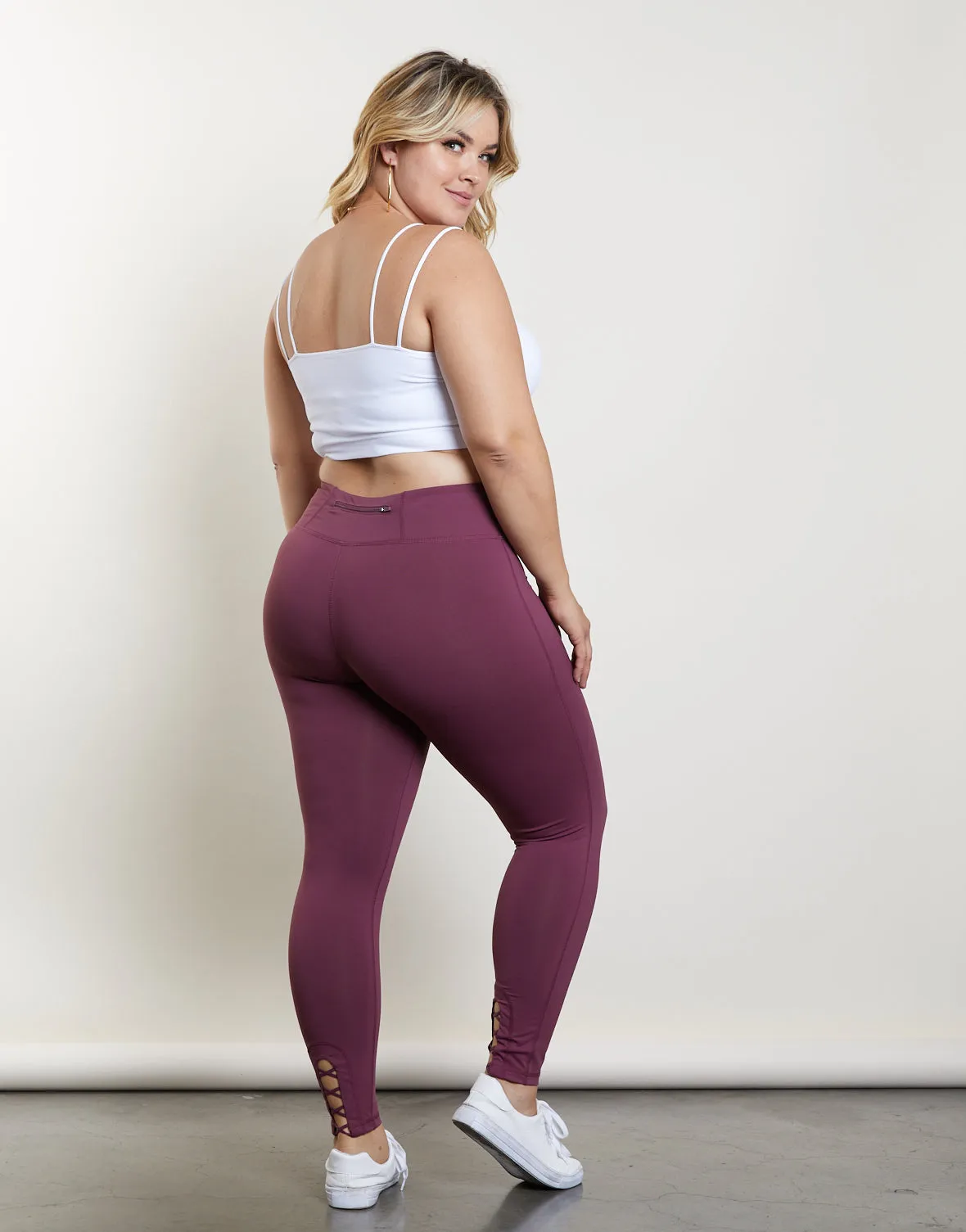 Plus Size Crisscross Back Leggings