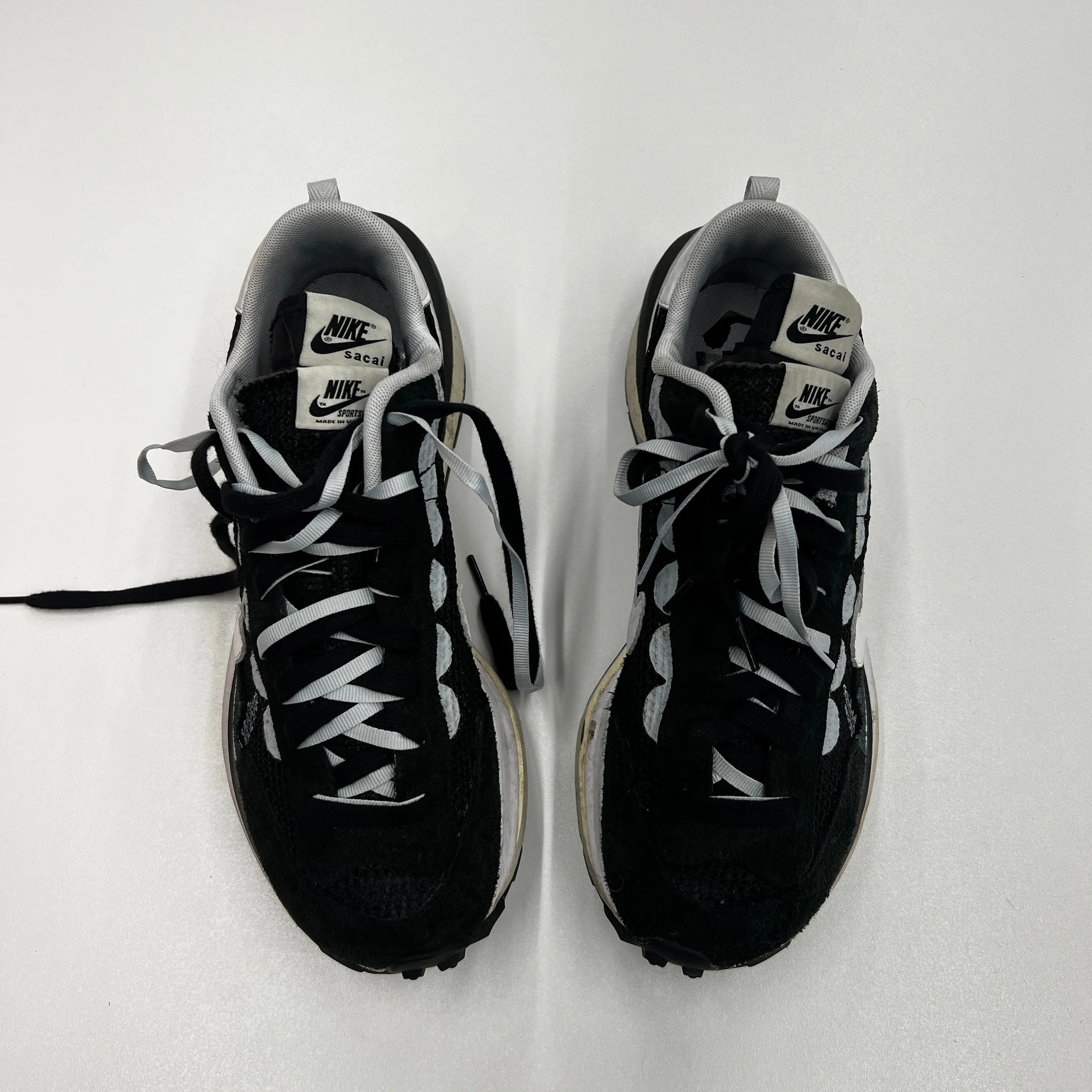 PRE LOVED - NIKE SACAI VAPORWAFFLE BLACK WHITE