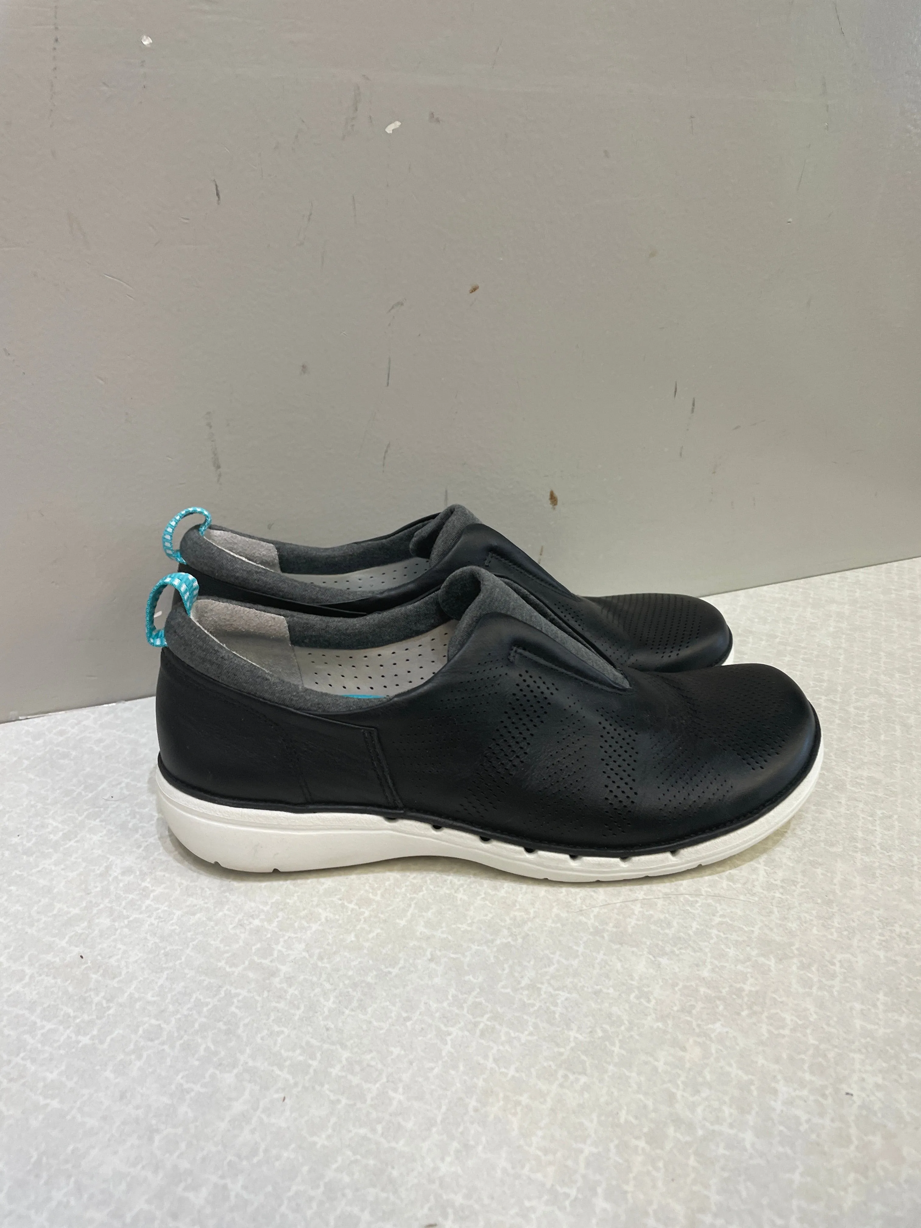 Shoes Athletic By Clarks In Black, Size: 8.5